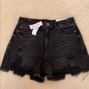 American Eagle 90s boyfriend mid-length shorts